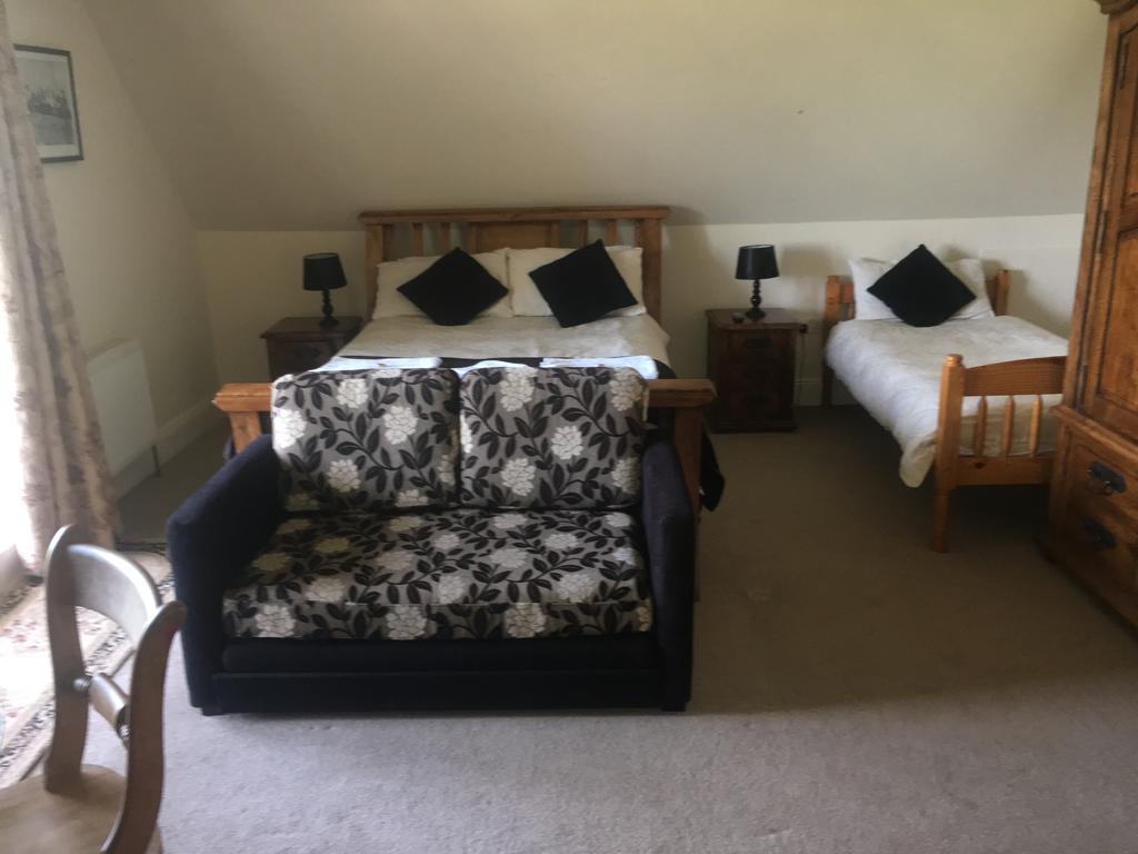 The Curragh Country House Accommodation ニューブリッジ エクステリア 写真